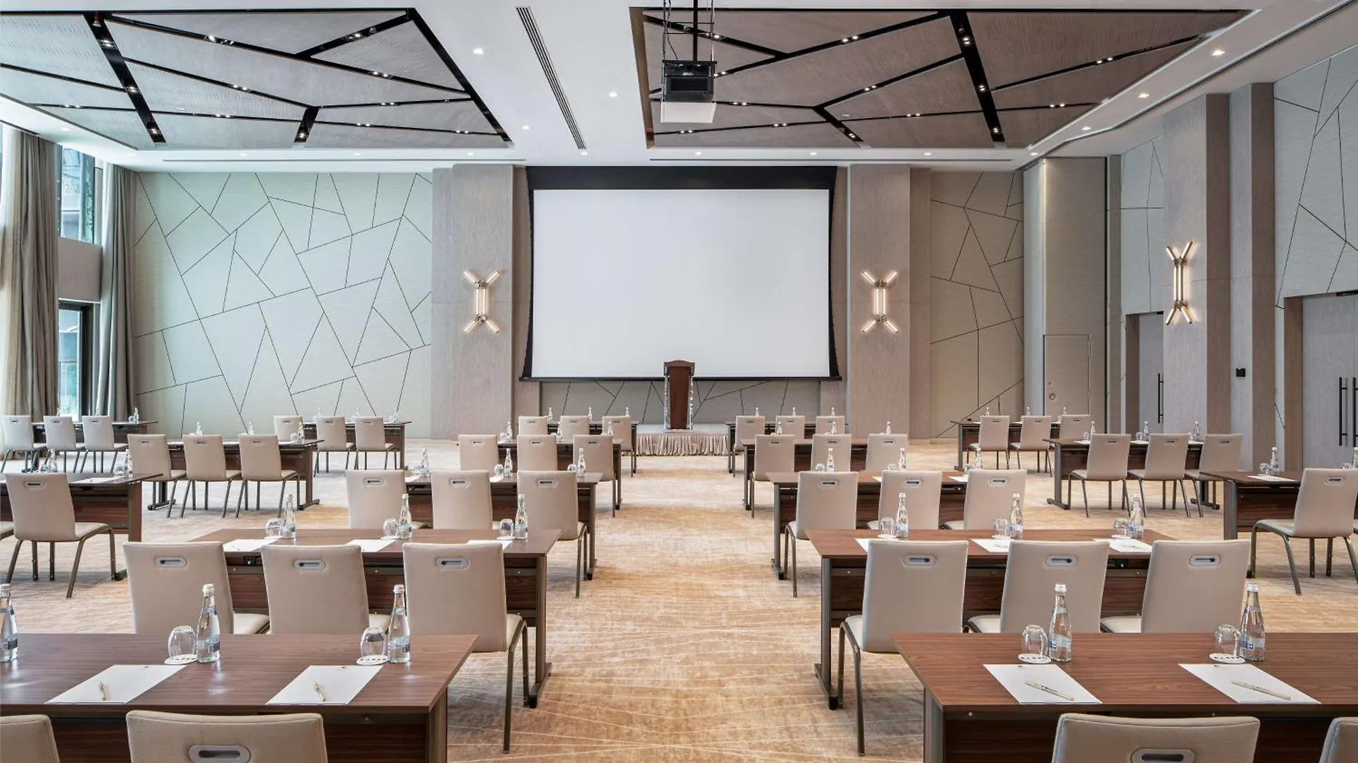Doubletree By Hilton Dubai M Square Hotel & Residences 5*,  Birleşik Arap Emirlikleri